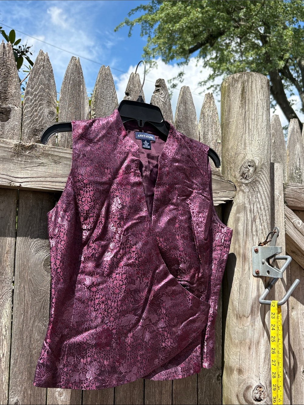 Ann Taylor size 8 gorgeous silk blend sleeveless top (vest?)!